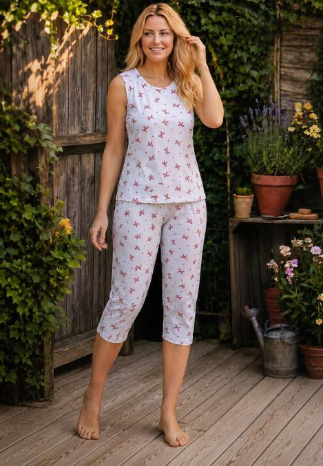 Pijama dama Big Size Serena cu maneca scurta si pantaloni 3/4,culoare alb cu fundite,Engros